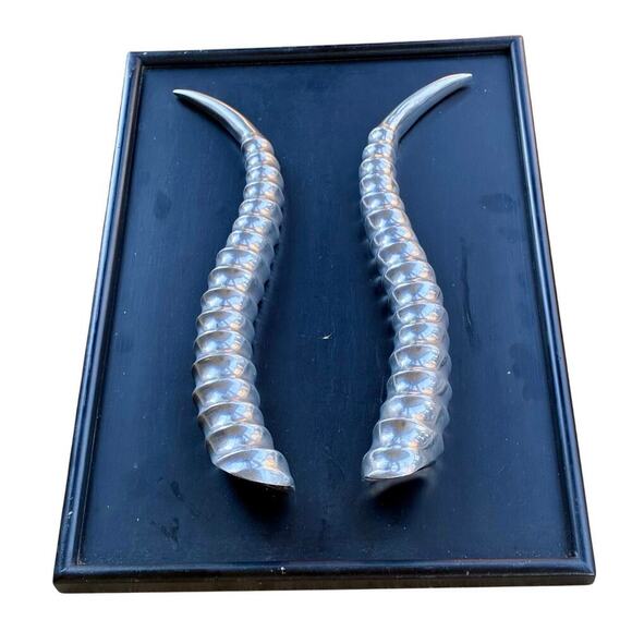 Modern Faux Horn Wall Sculpture – Black & Silver Mounted Plaque – 18x13 - Picture 3 of 4